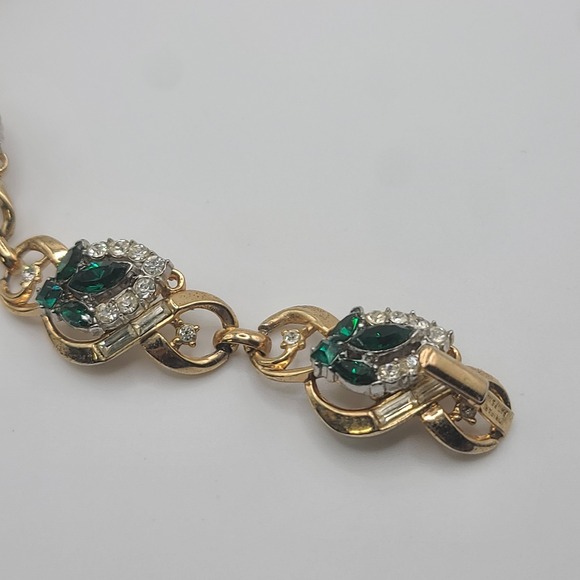 Vintage Trifari Bracelet Rhinestone Green Gold Tone READ‎ 7" - Picture 11 of 16